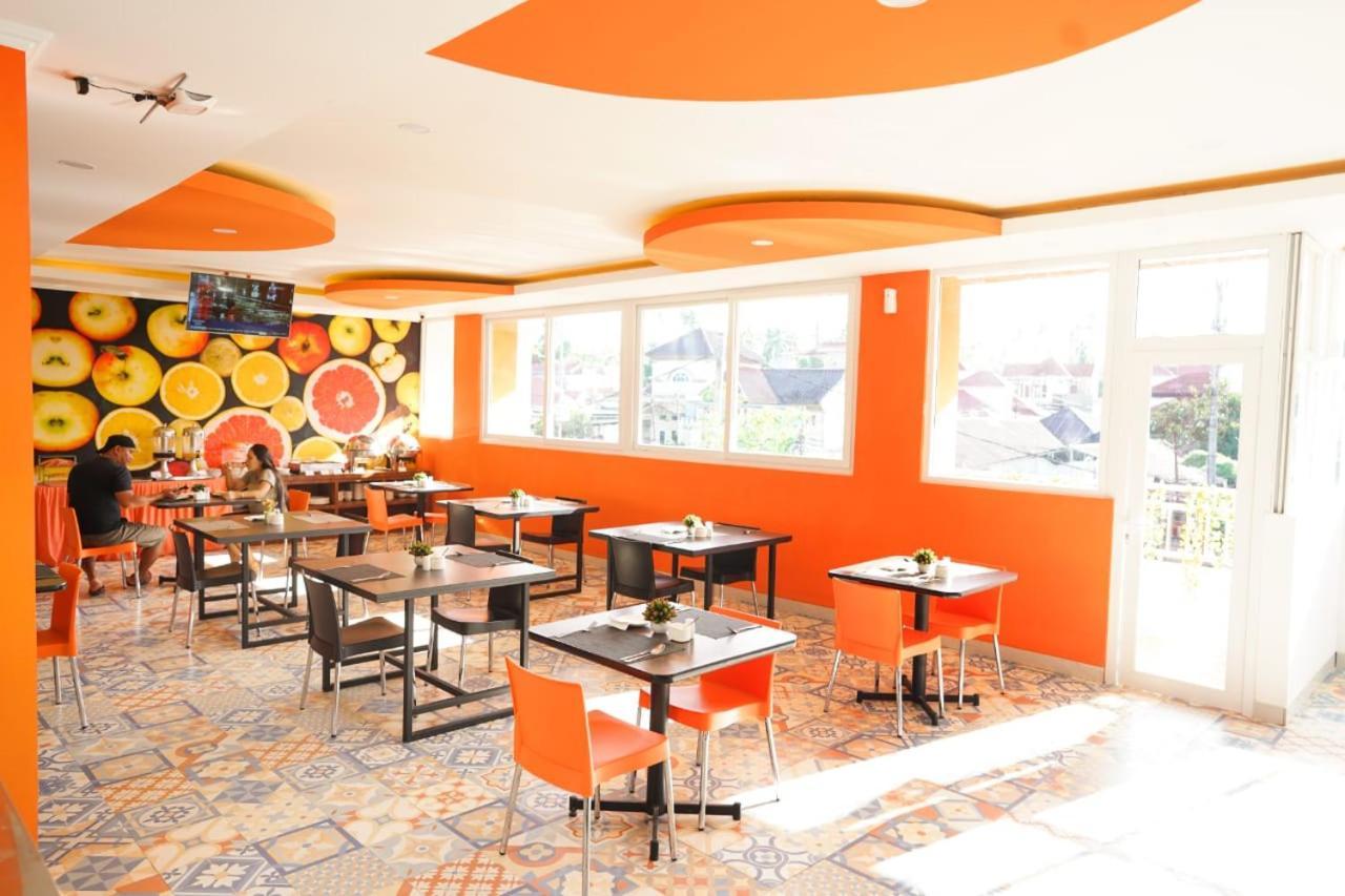 Mel's 2* Manado